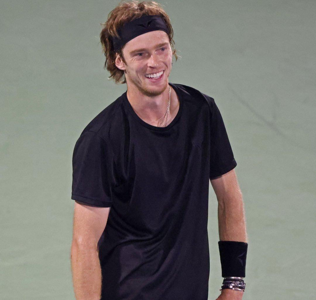 日本网球队血洗美国网球队，梅德韦杰夫完成帽子戏法