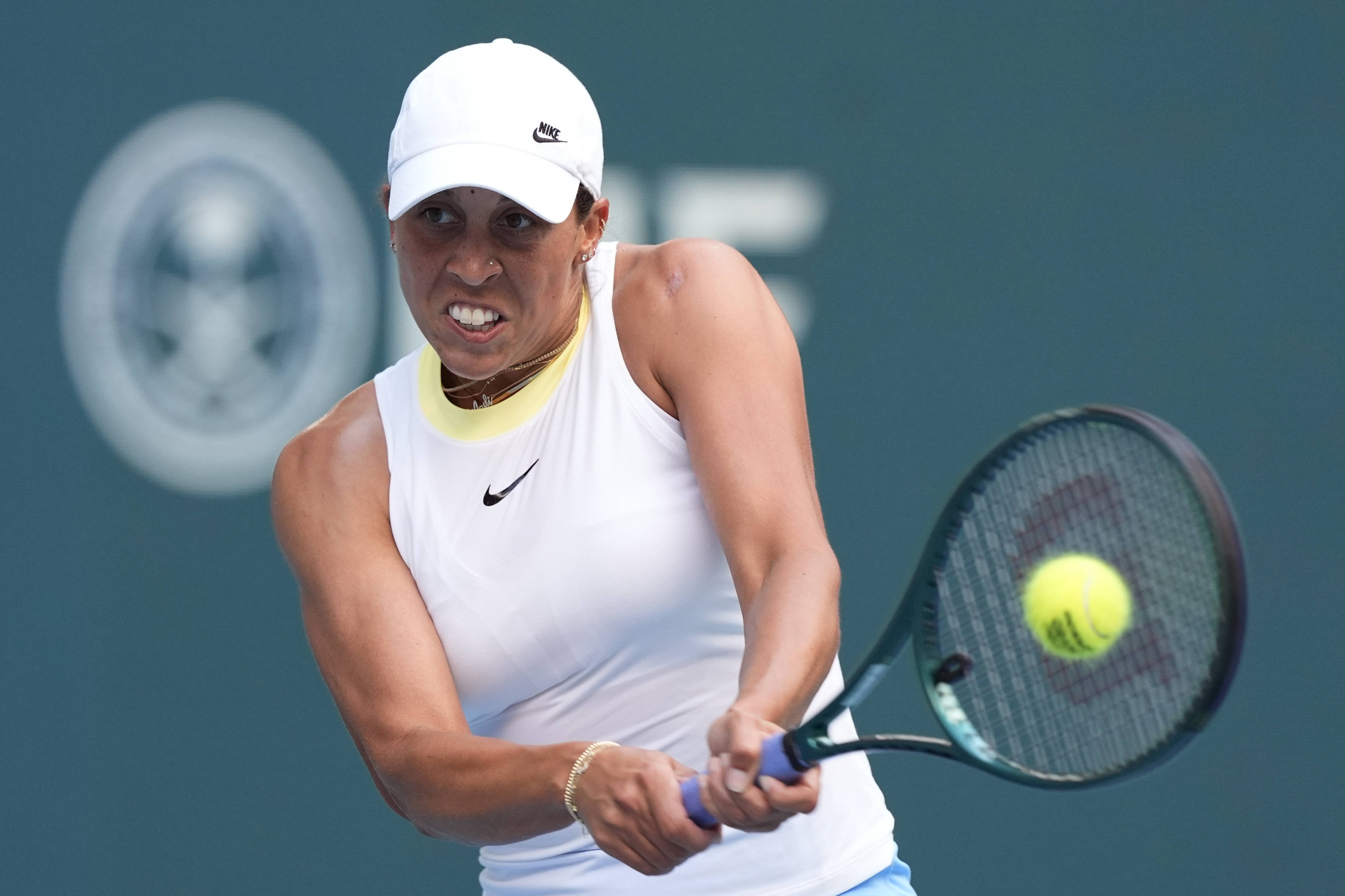 网球选手刷新世界纪录，震撼全场