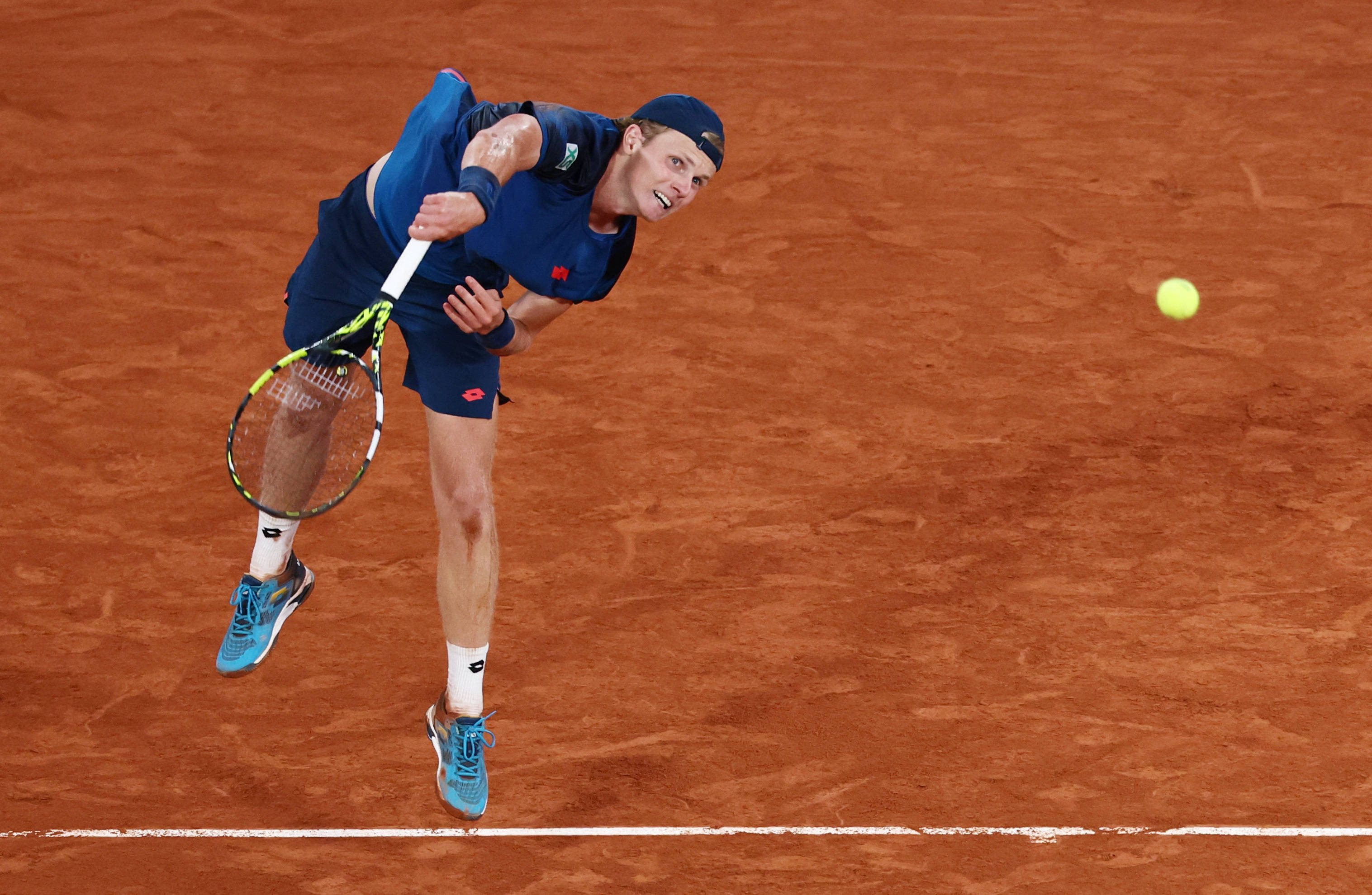 网球选手刷新世界纪录，震撼全场