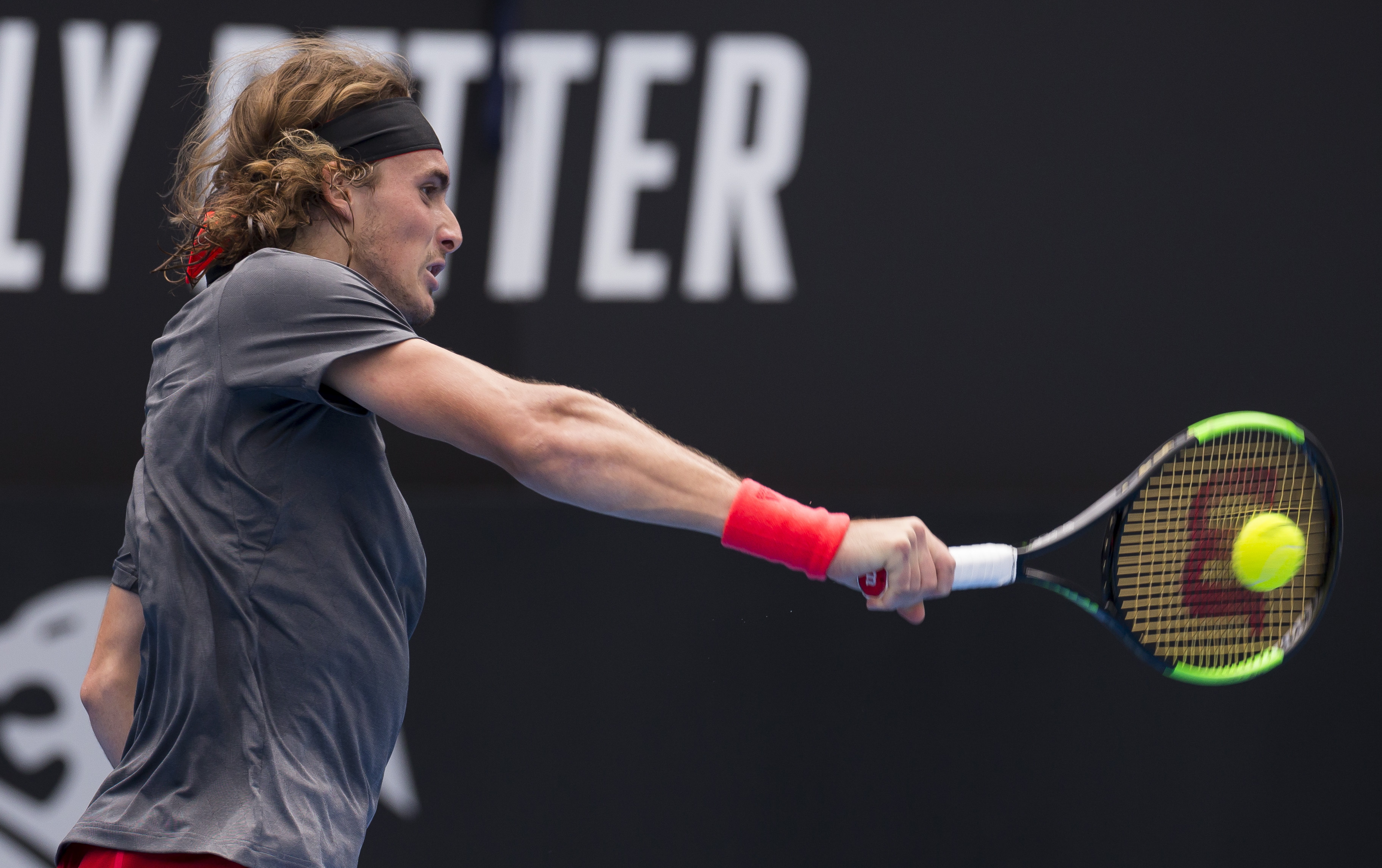 美国网球队险胜意大利网球队,西西帕斯惊艳世界 美国网球队险胜意大利网球队,西西帕斯惊艳世界