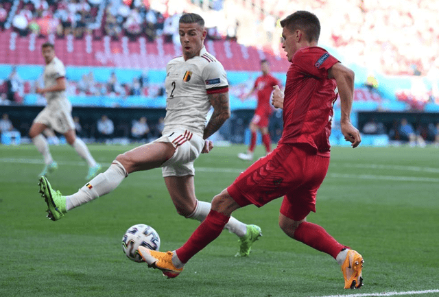 哥伦比亚逆转丹麦，库尔图瓦带队取胜