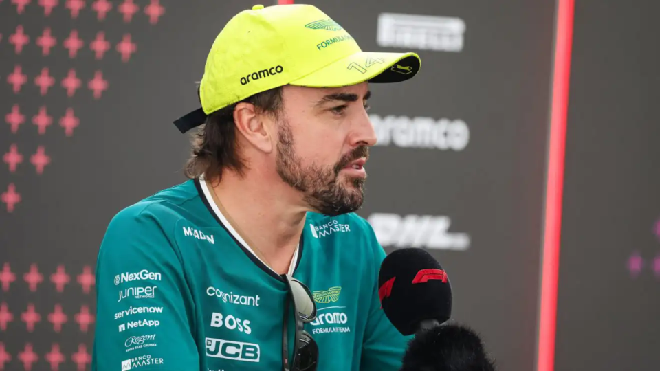 包含阿斯顿马丁翻盘哈斯车队，阿隆索点燃赛场的词条