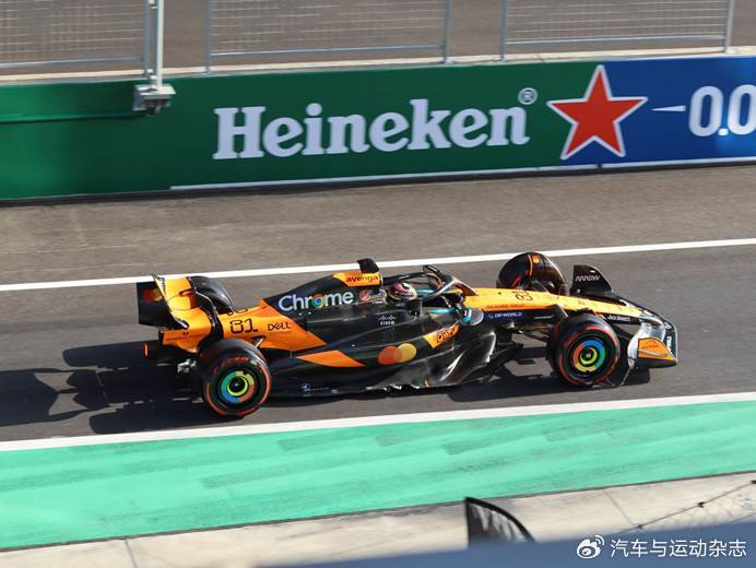 迈凯伦完胜红牛二队，拉塞尔惊艳四座