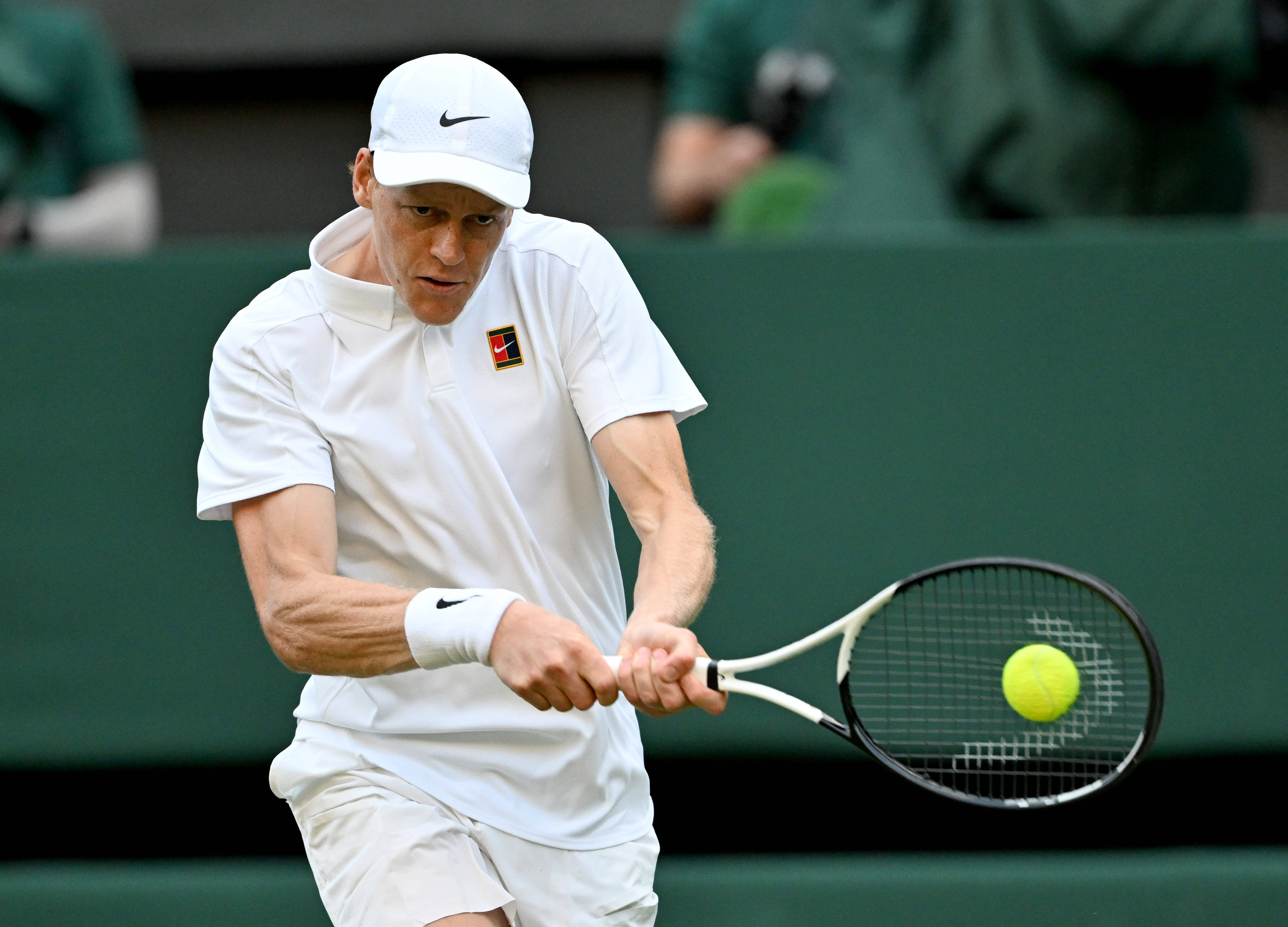 澳网险胜温网，辛纳高光表现