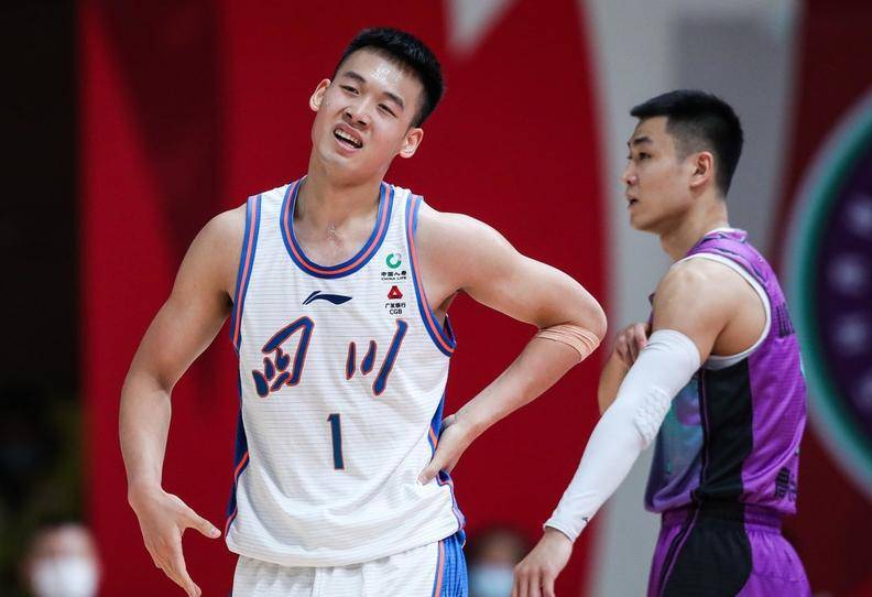 新疆队轻取凯尔特人，高诗岩惊艳四座