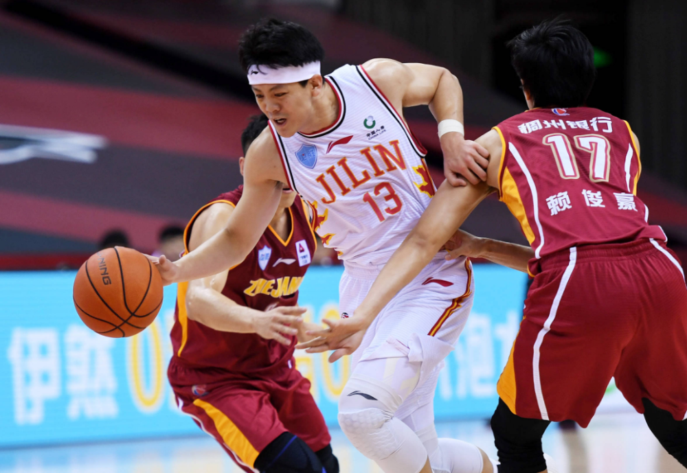 河南队锋线进攻火力强劲，连连得分