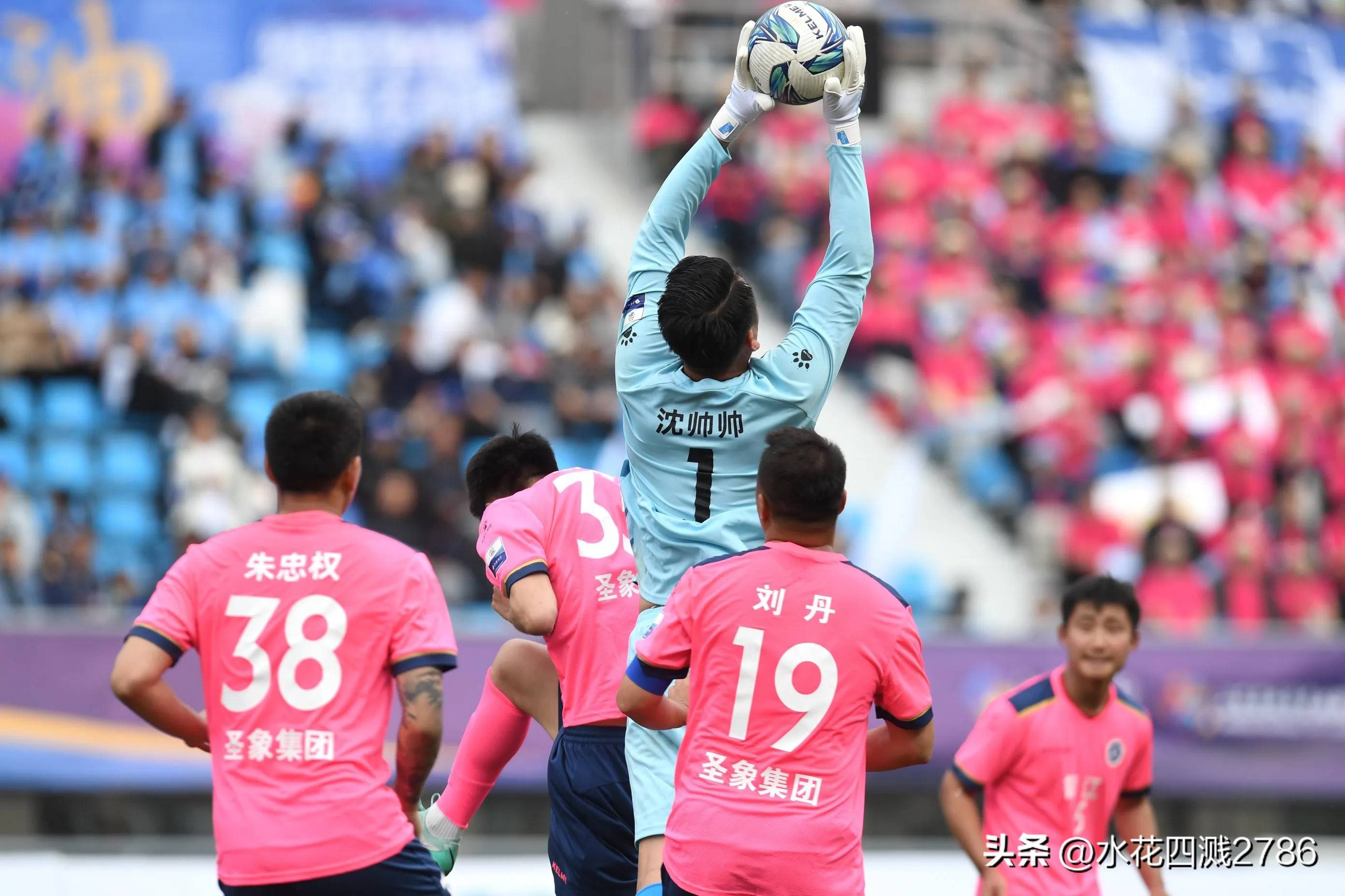 国内足球比赛近期掀起关注热潮