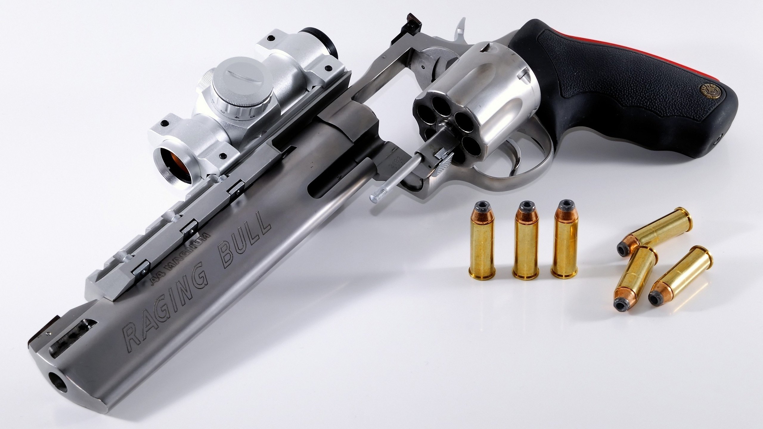 绿茵场上的团队交响，与羽毛球场上的个人独奏，体育之美，何以动人？