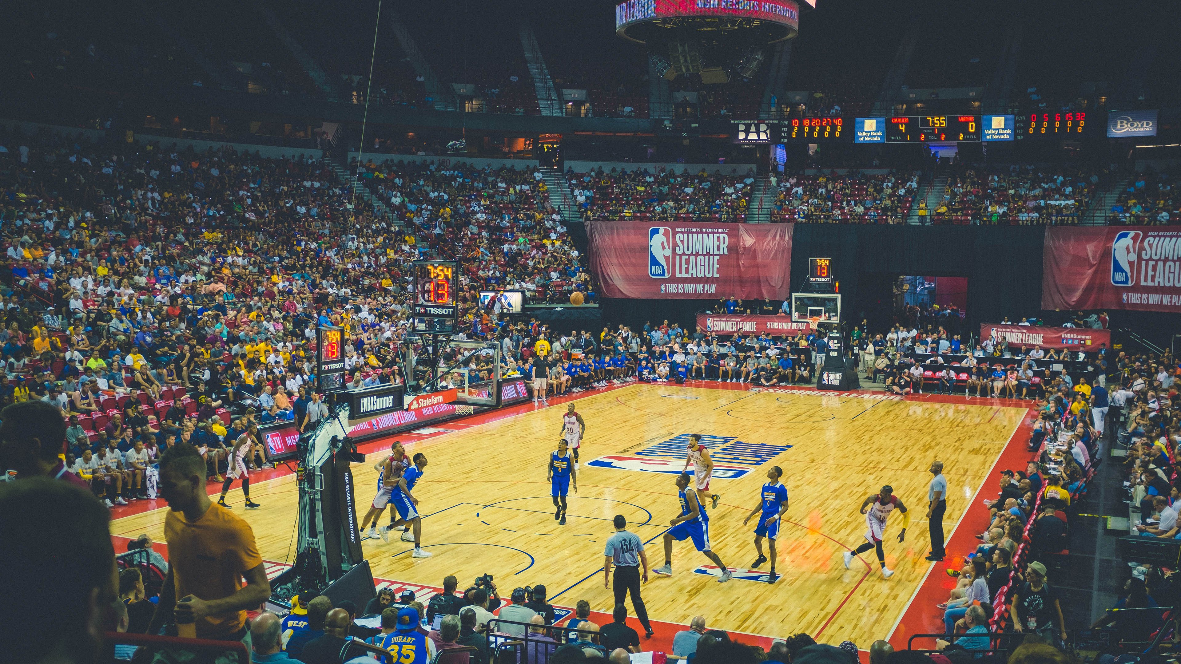 空砍44+7!小贾伦狂飙10记三分创生涯新高,东契奇缺阵独行侠惊险过关