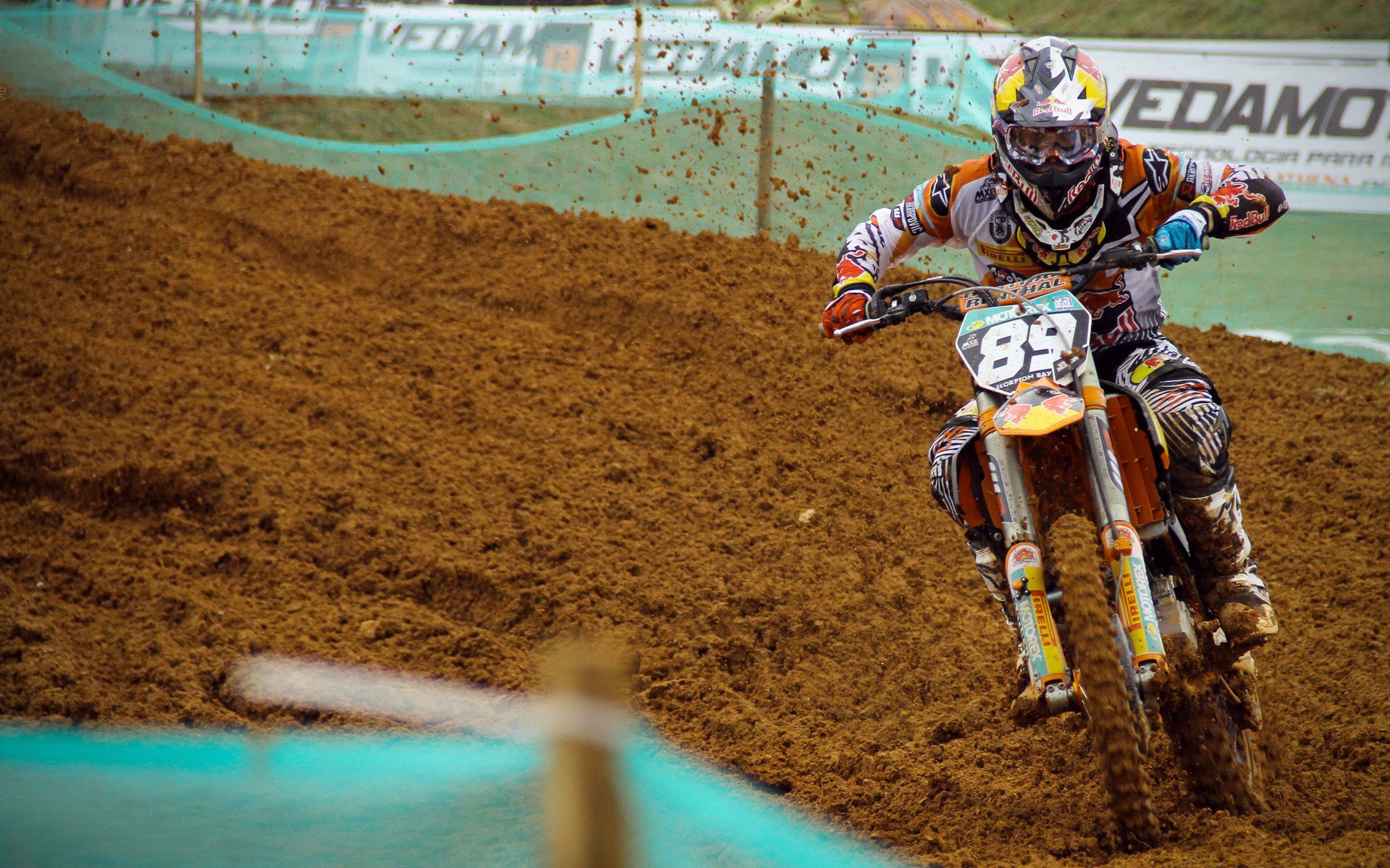 乌克兰踏平厄瓜多尔,苏亚雷斯在英超争冠接管比赛的足球交响曲