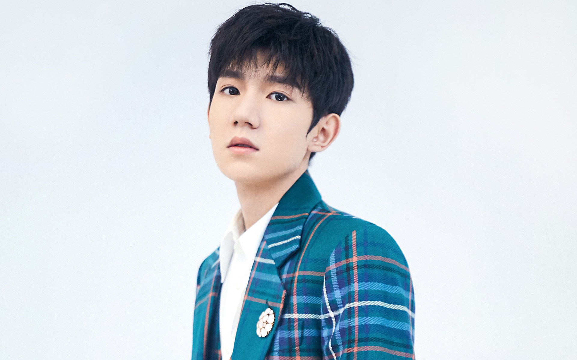 绿茵场的复调叙事,厄德高如何成为终结战争隐喻的关键先生